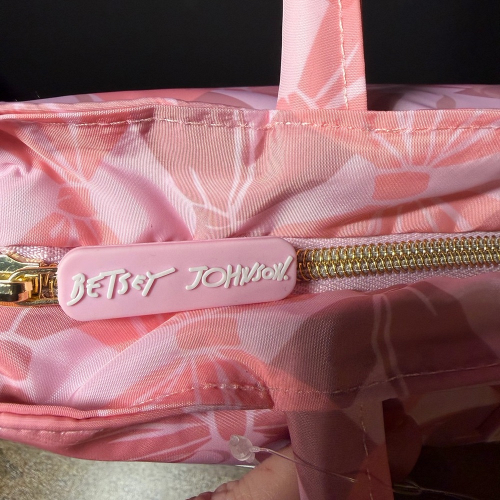 Betsy Johnson Top Handle Lunch Tote. NWT - Picture 7 of 10